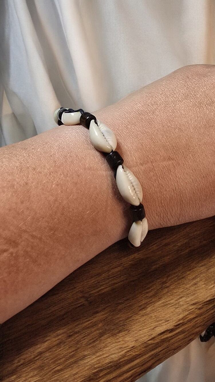 Black Cord Shell Bracelet Adjustable – Coastal Minimal Boho Beach Style